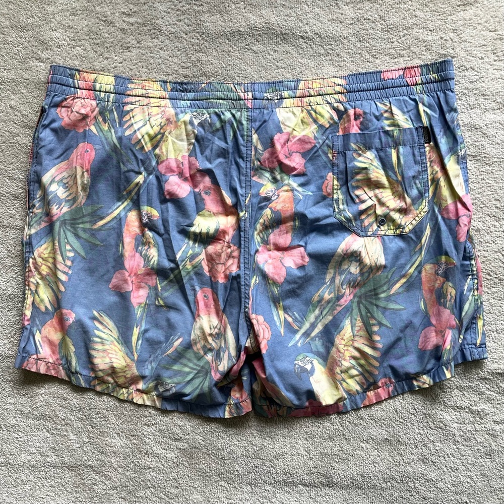 CHUBBIES PARROT PRINT SWIM TRUNKS SIZE XXL PREPPY TRENDY BEACH POOL - Picture 2 of 8